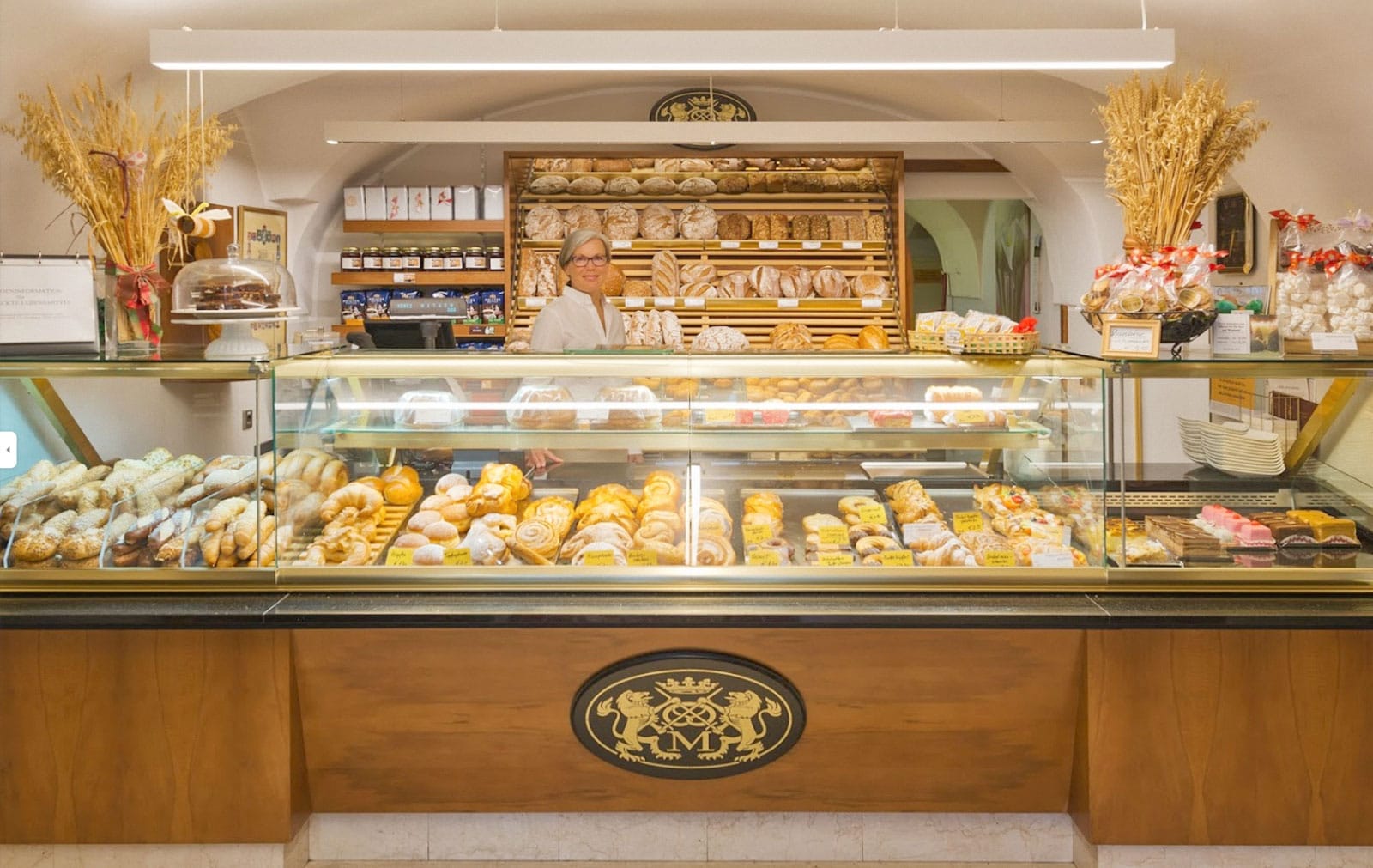 Verkaufstheke mit Brot & Gebäck | MITSCHE Bäckerei.Cafe.Konditorei.